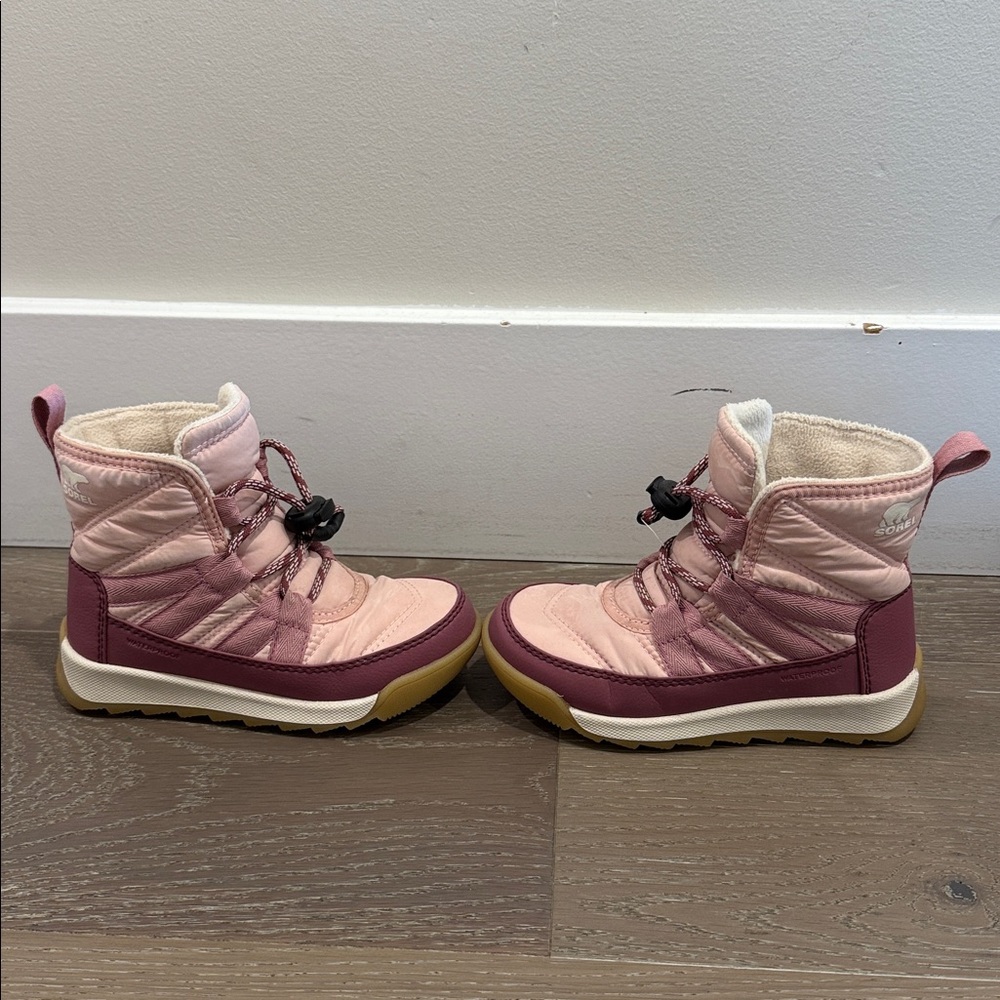 Sorel Kids Explorer snow boots size 10 worn on one or two trips - Picture 6 of 9